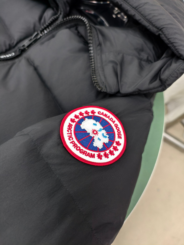 カナダグース「Canada Goose」秋冬フード付きダウンジャケット