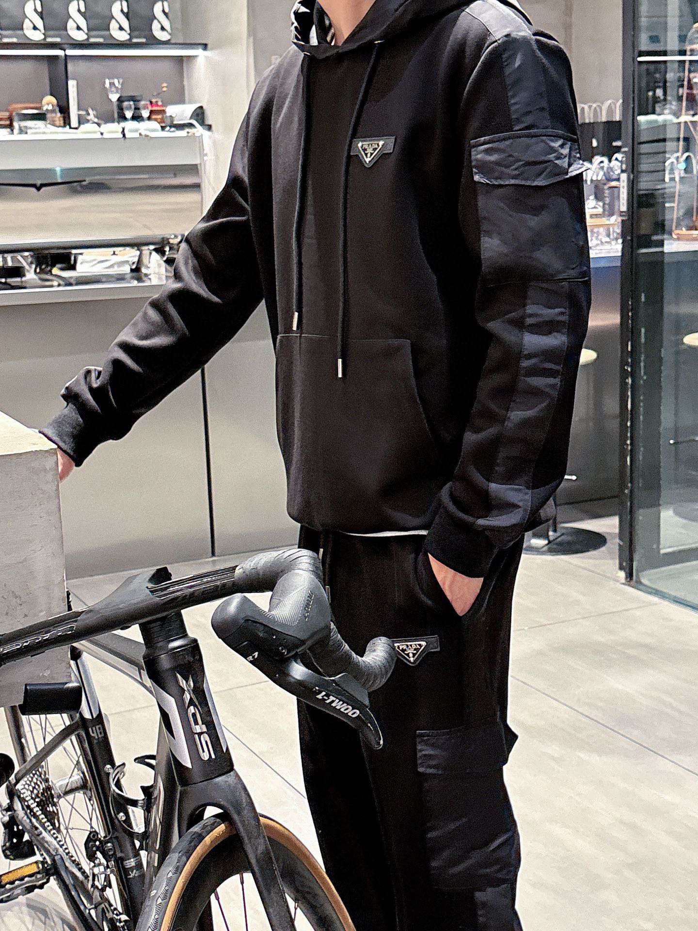 プラダ「Prada」秋冬 メンズ  カジュアルスポーツセット