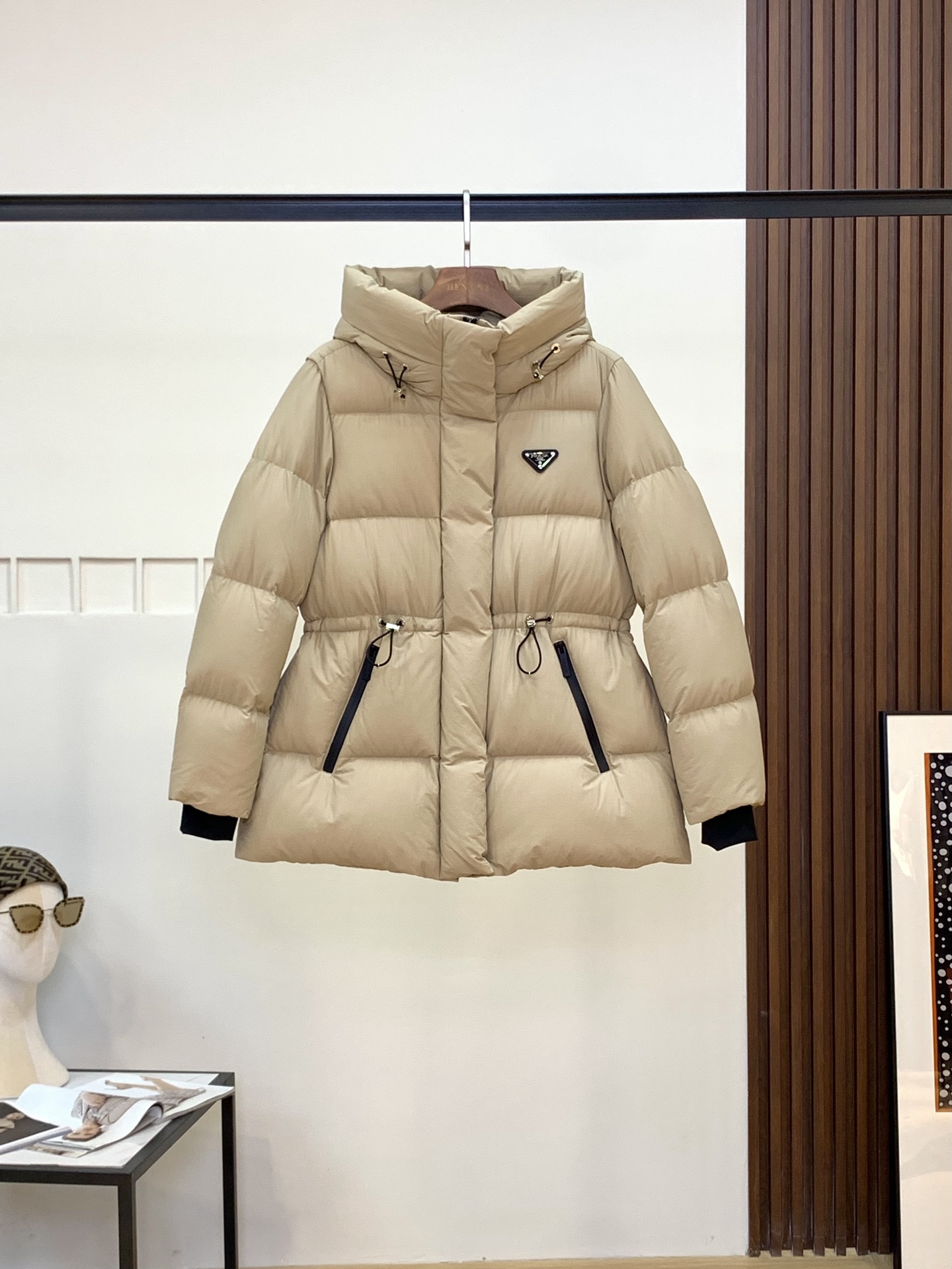 プラダ「Prada」秋冬フード付きダウンジャケット