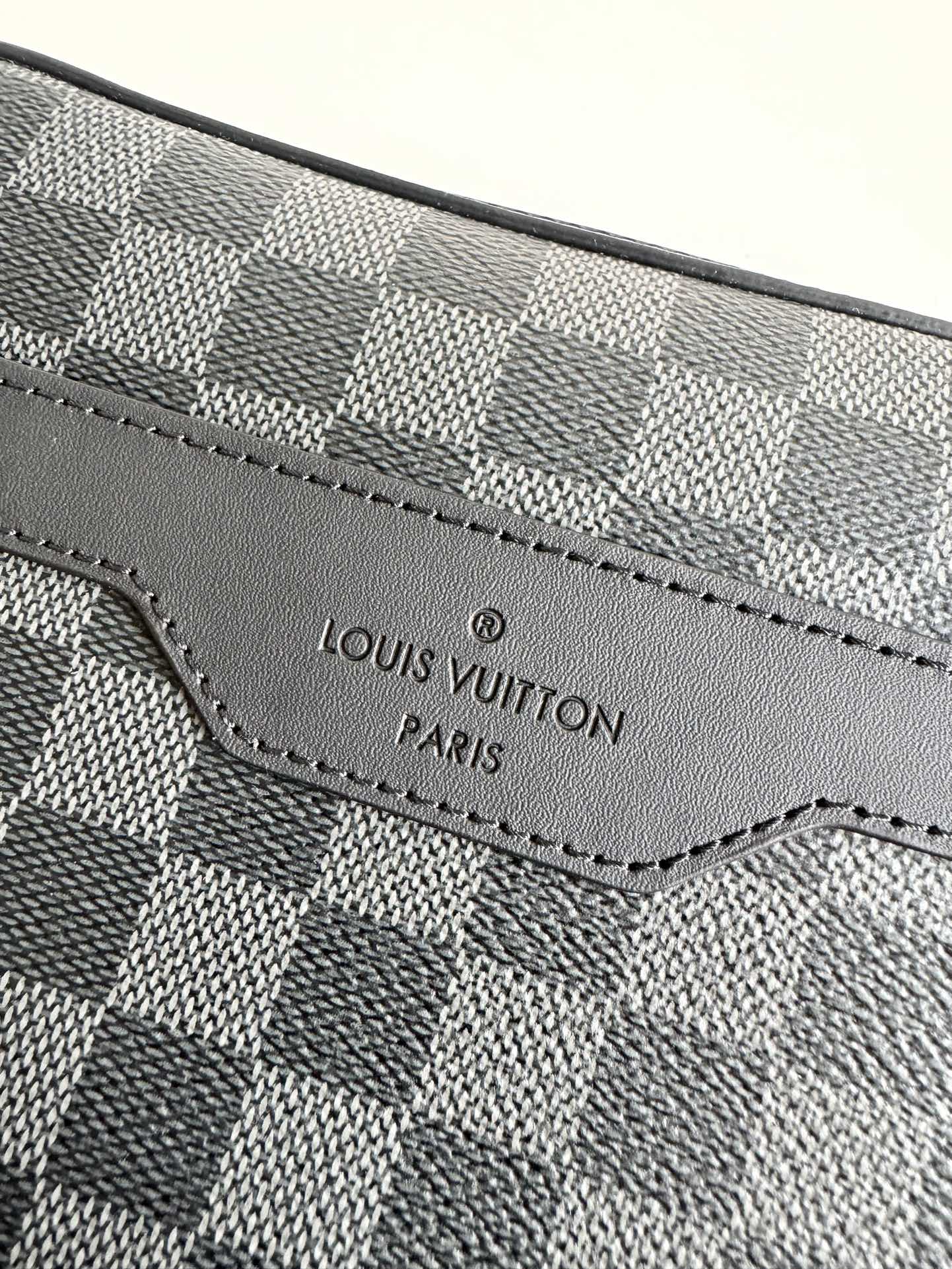 ルイ・ヴィトン「Louis Vuitton」スタイリッシュ メッセンジャーバッグ