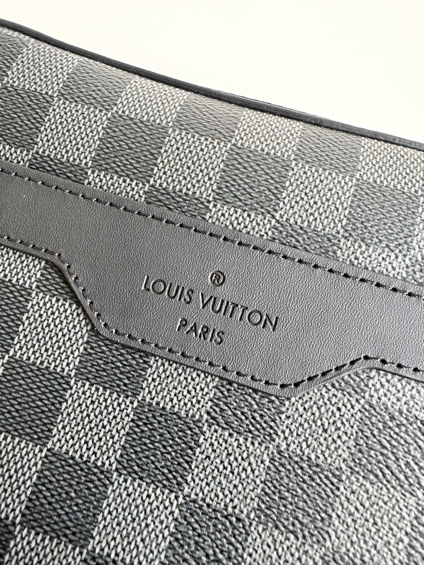 ルイ・ヴィトン「Louis Vuitton」スタイリッシュ メッセンジャーバッグ