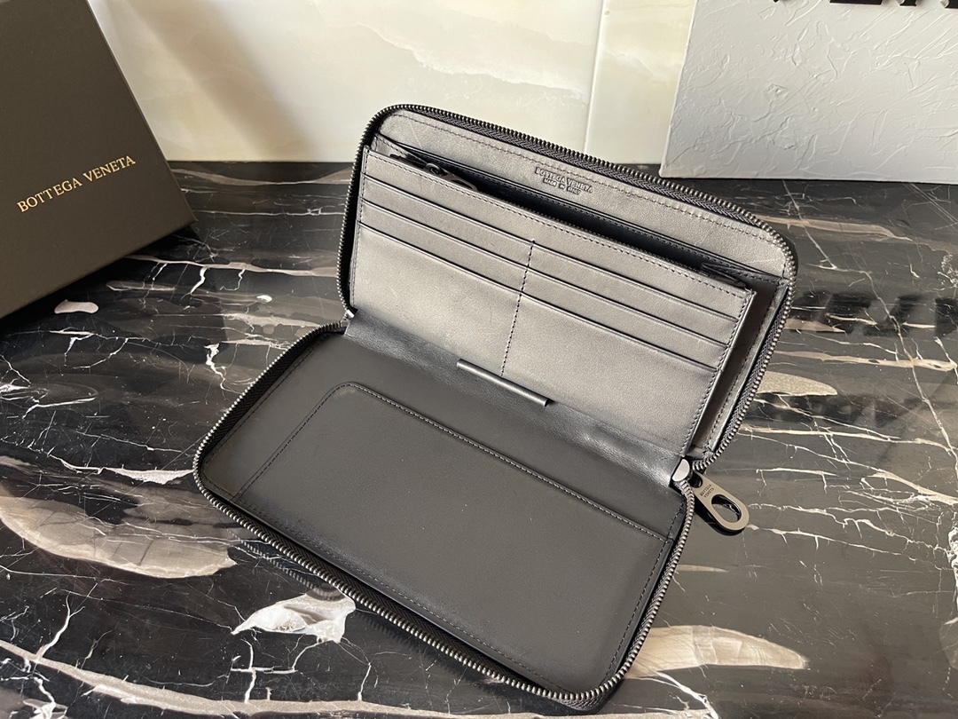 ボッテガ・ヴェネタ「Bottega Veneta」イントレチャート ザッパー ウォレット