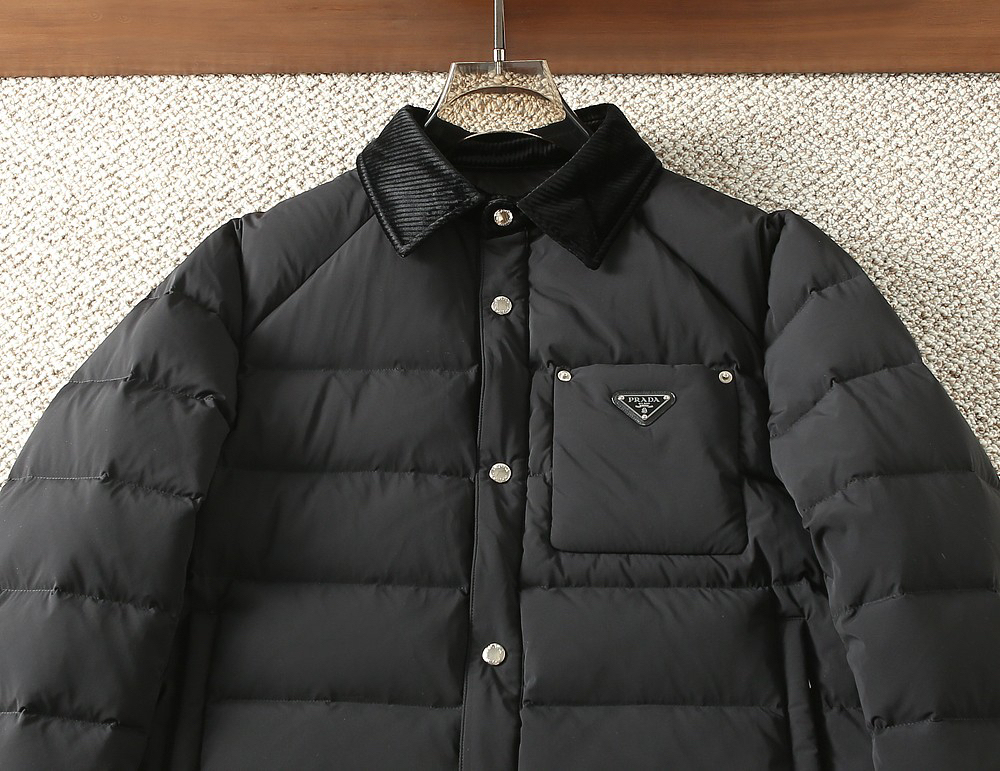 プラダ「Prada」秋冬ダウンジャケット