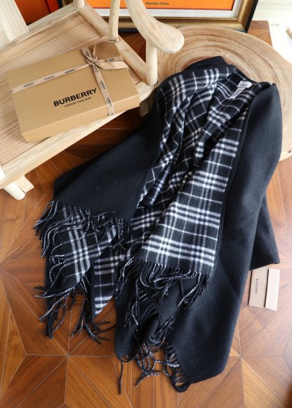 バーバリー「Burberry」リバーシブル チェック ウール ケープ 140x140cm