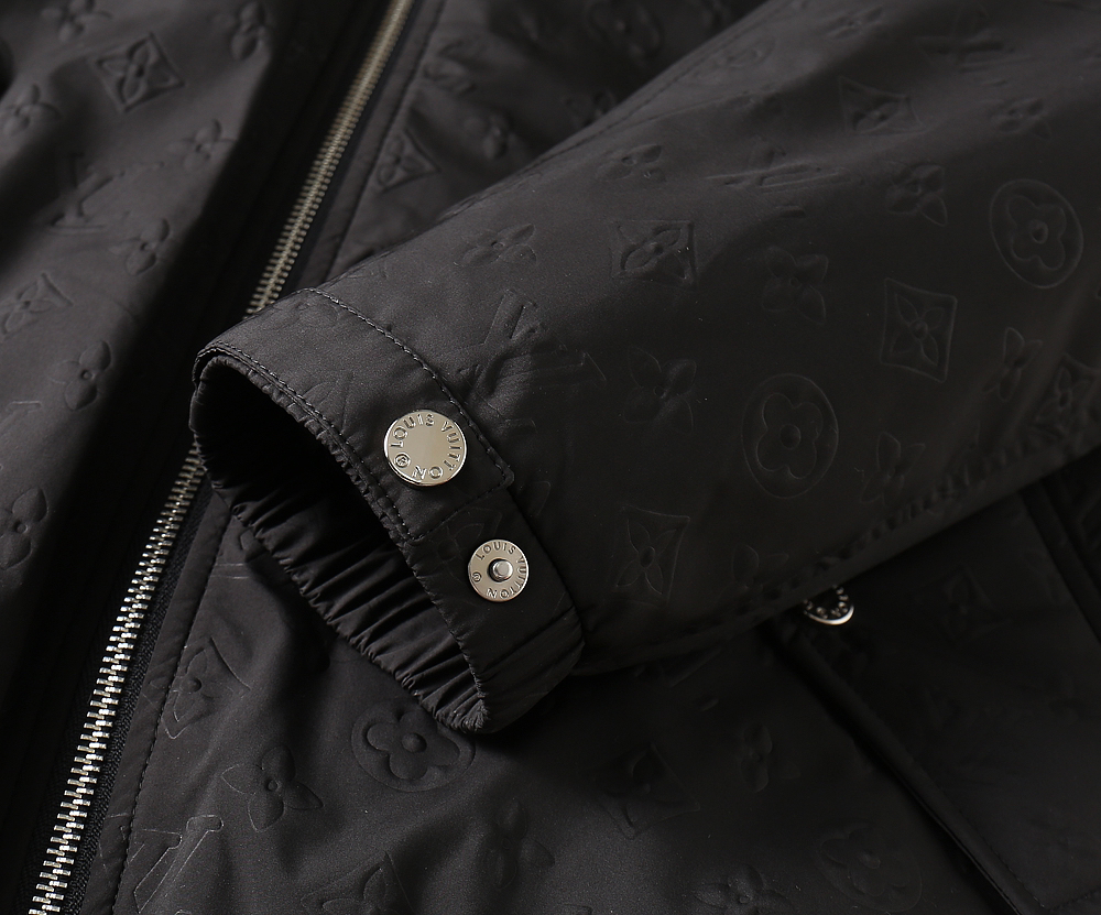 ルイ・ヴィトン「Louis Vuitton」秋冬コレクション ダウンジャケット
