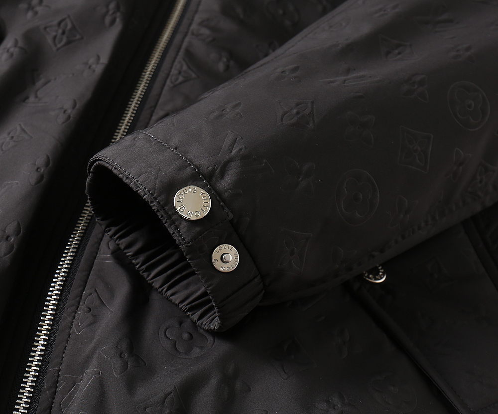 ルイ・ヴィトン「Louis Vuitton」秋冬コレクション ダウンジャケット