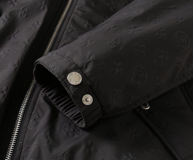 ルイ・ヴィトン「Louis Vuitton」秋冬コレクション ダウンジャケット