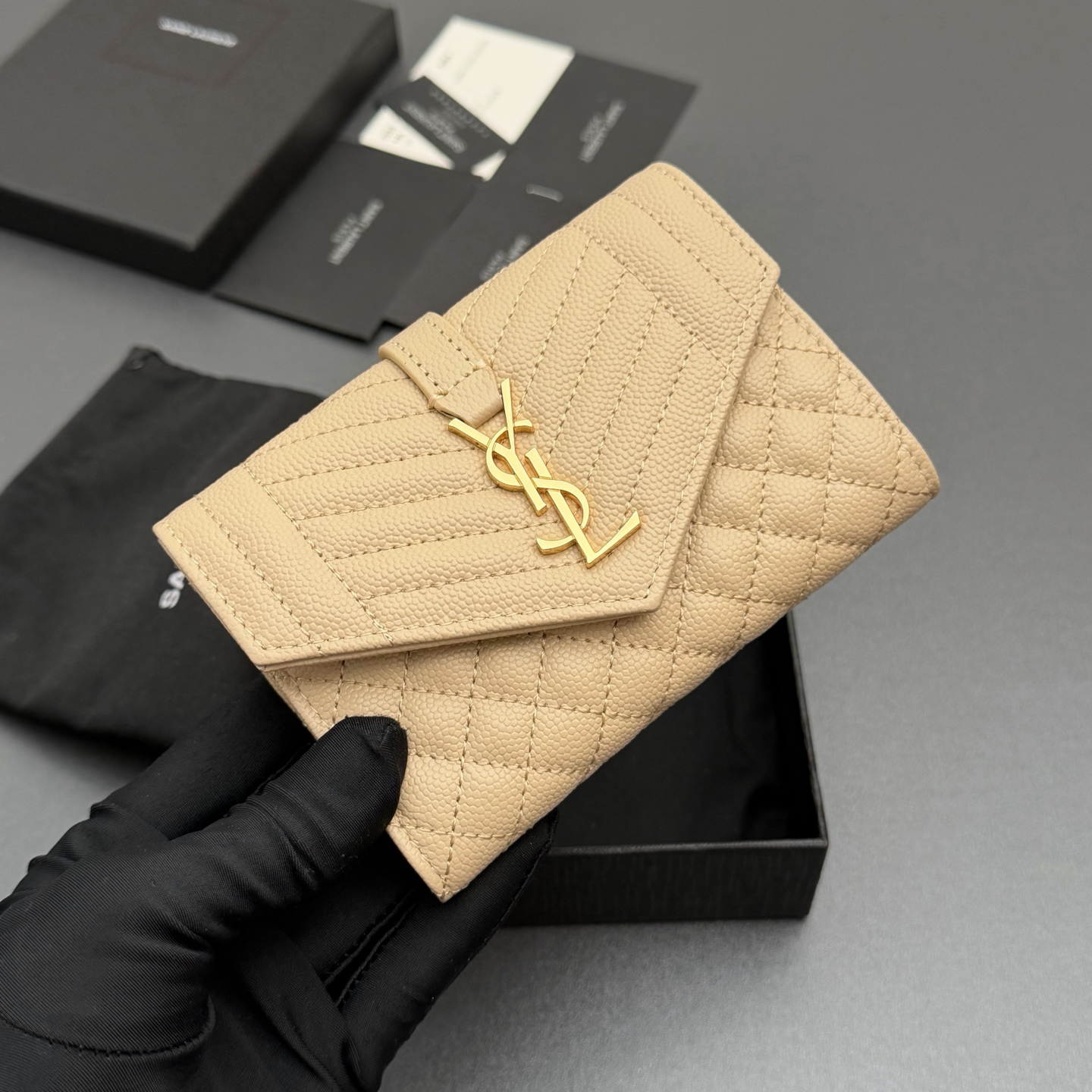 2026サンローラン「Saint Laurent MATELASSE プティ エンベロープ ウォレット