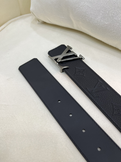 ルイ・ヴィトン ファッションアイテム 4.0cm 本革 ダイナミックデザインベルト