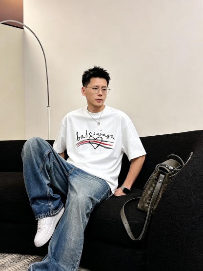 バレンシアガ「Balenciaga」ロゴプリントTシャツ / ショートスリーブ クルーネック