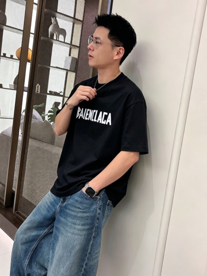 バレンシアガ「Balenciaga」ロゴプリントTシャツ / ショートスリーブ クルーネック