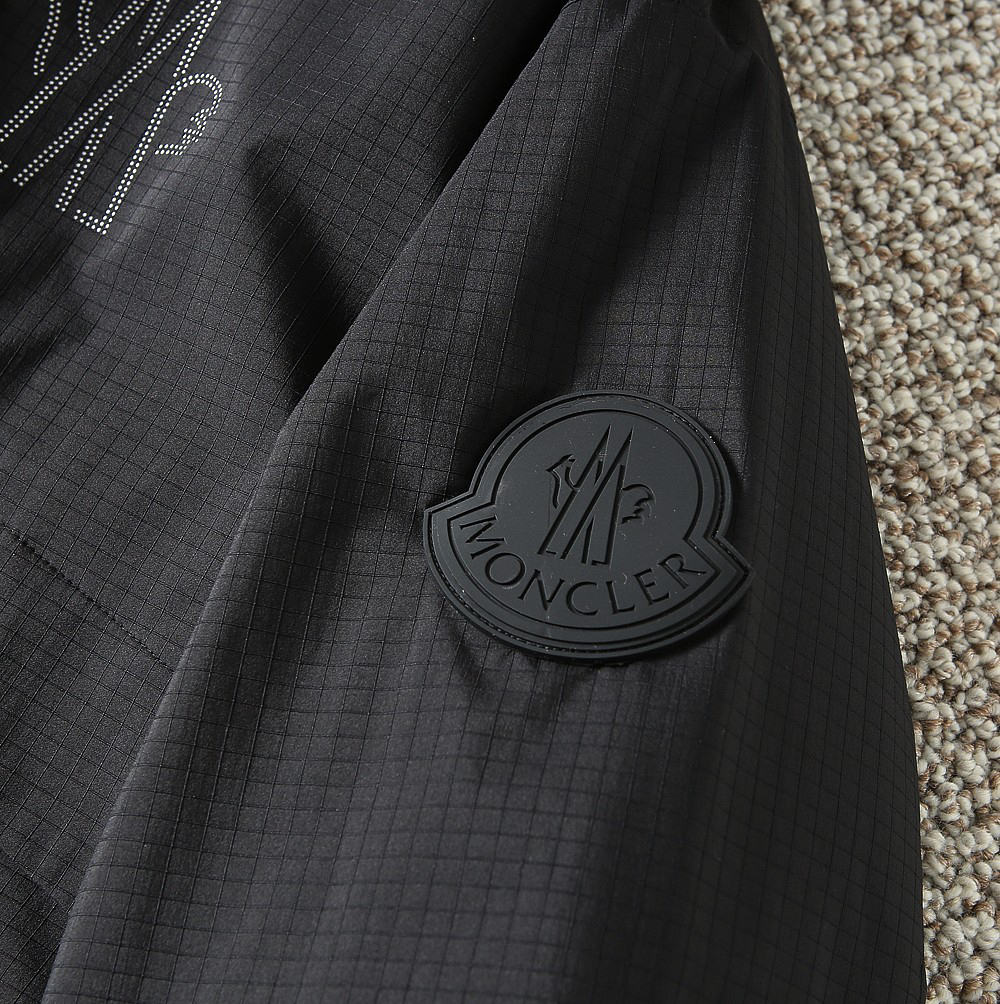 モンクレール「Moncler」秋のフード付きジャケット