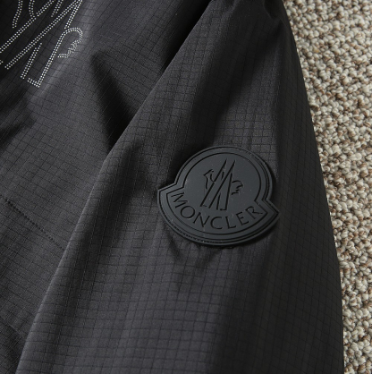 モンクレール「Moncler」秋のフード付きジャケット