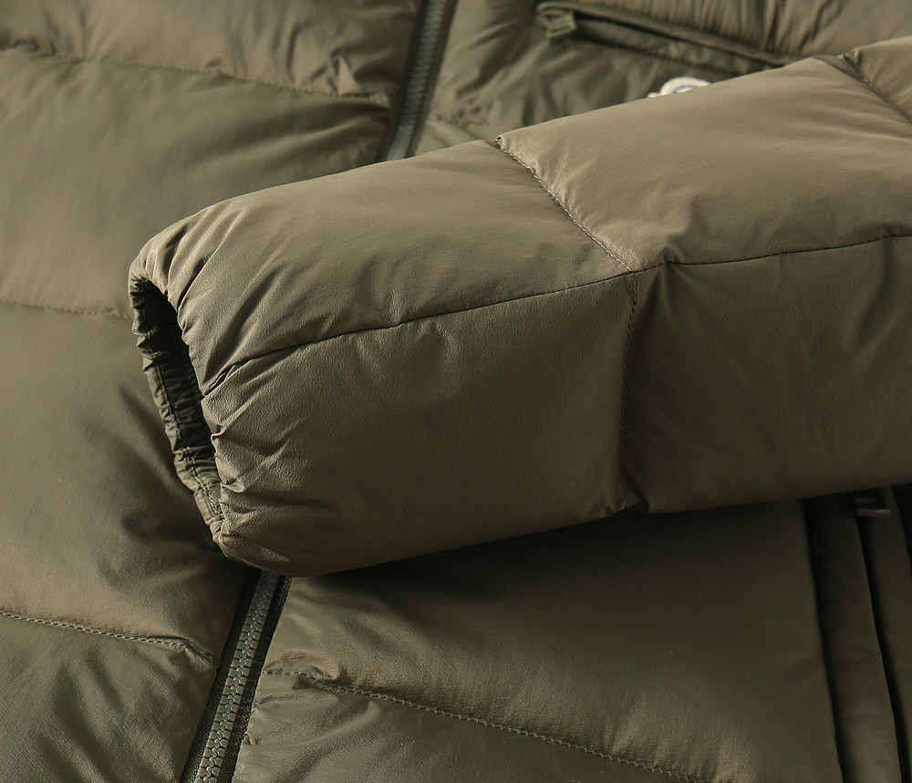 モンクレール「Moncler」秋冬 フード付きダウンジャケット