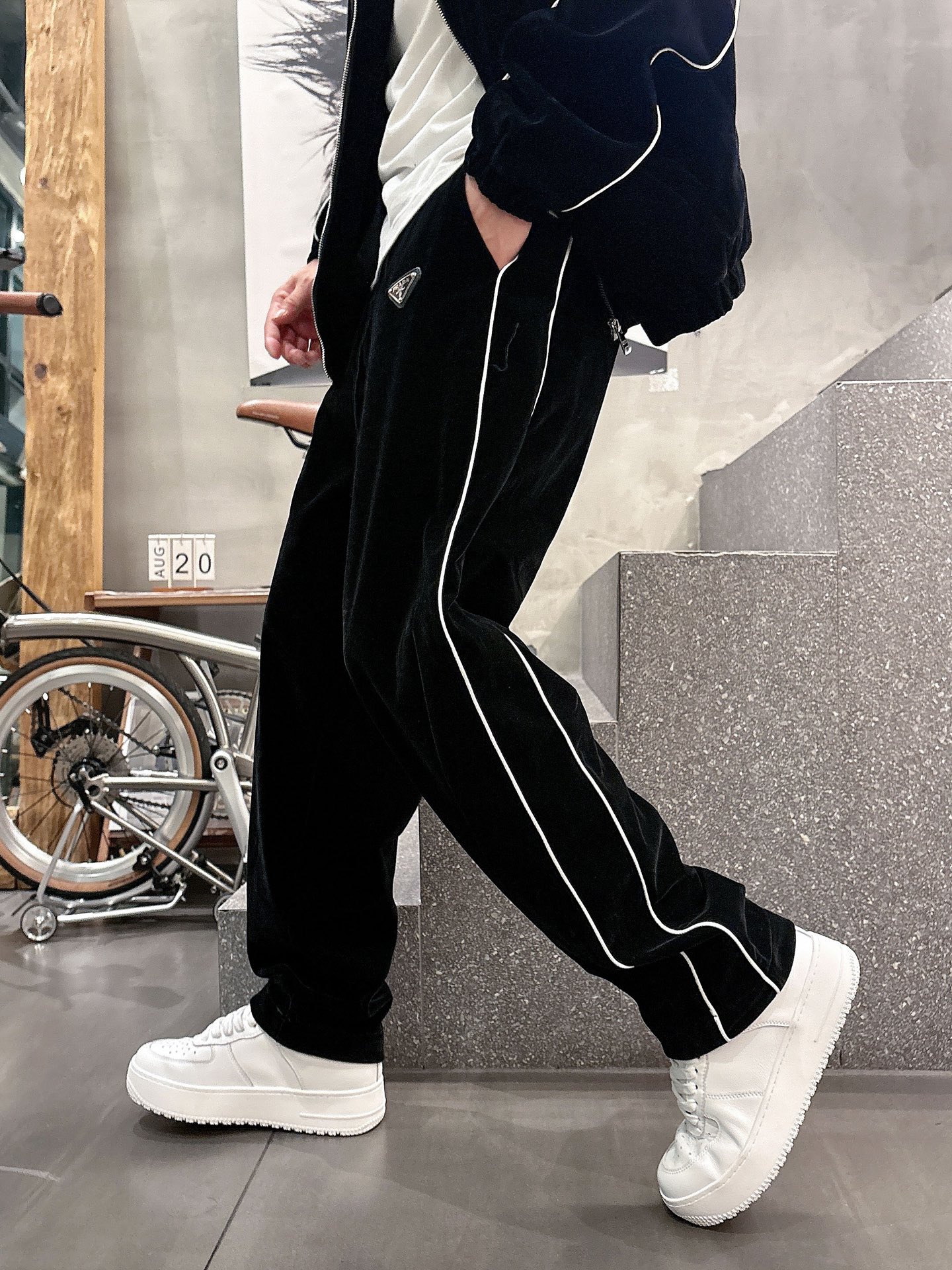 プラダ「Prada」秋冬 メンズ  カジュアルスポーツセット