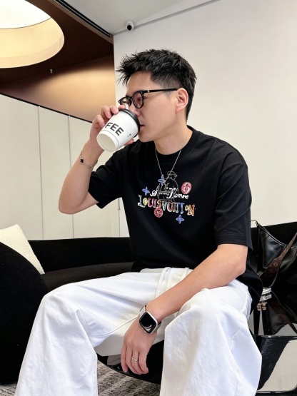 ルイ・ヴィトン「Louis Vuitton」ロゴプリントTシャツ / ショートスリーブ クルーネック