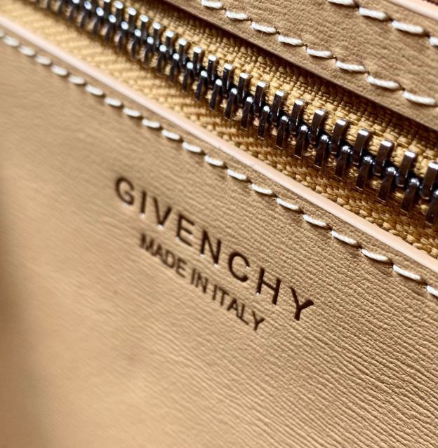 ジバンシィ「Givenchy」スモール アンティゴナ ボックスレザー バッグ
