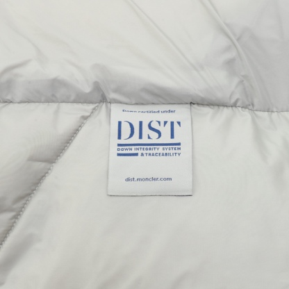 モンクレール「モンクレール」 とのコラボレーションの三角カットの立領ダウンジャケット-ISETAN PRESTIGE CURATED
