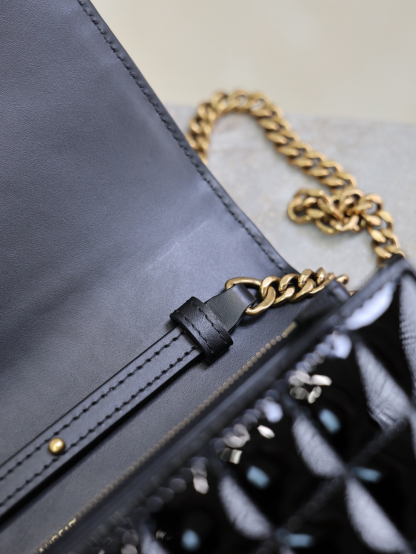 2026サンローラン「Saint Laurent CASSANDRE レザーチェーンウォレット グランド