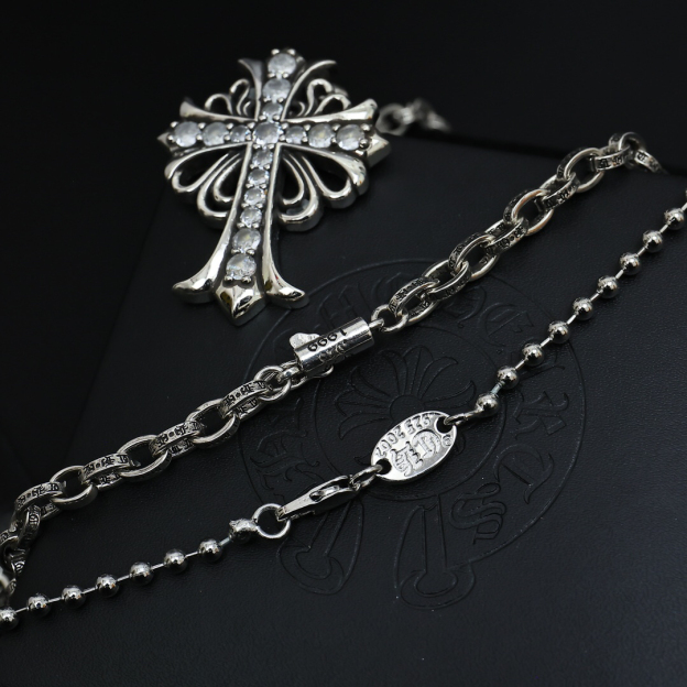 クロムハーツ「Chrome Hearts」のクラシックネックレス - 日常に上品なアクセントを添えるユニセックスモデル