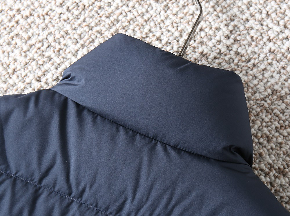 プラダ「Prada」秋冬ダウンジャケット