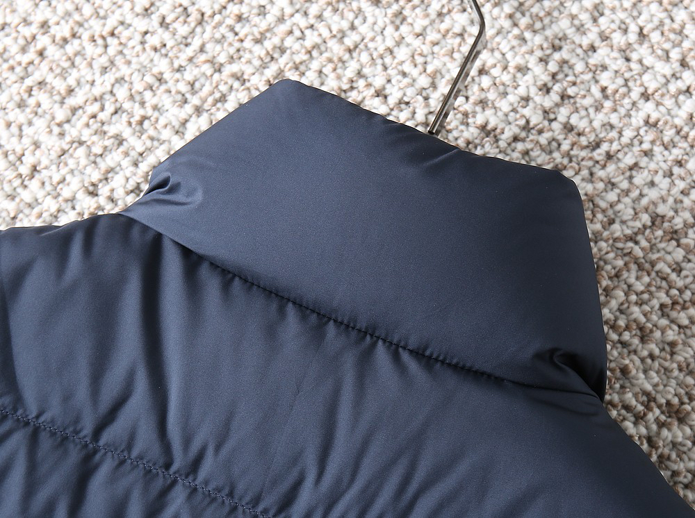 プラダ「Prada」秋冬ダウンジャケット