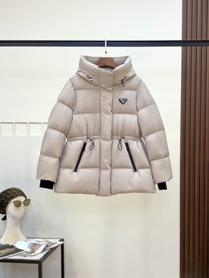 プラダ「Prada」秋冬フード付きダウンジャケット