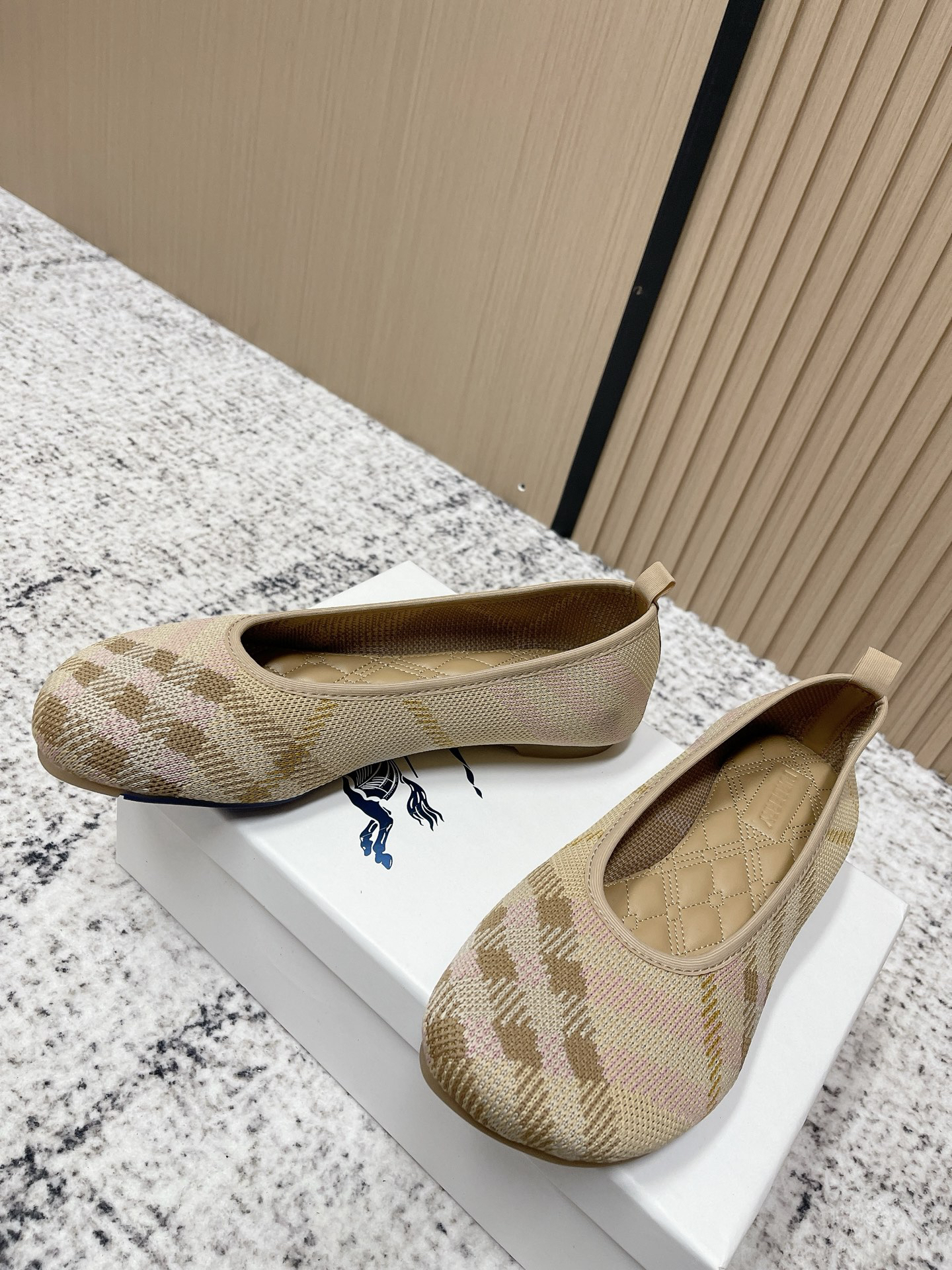 バーバリー「Burberry」バーバリー ネプチューン スニーカー / ソックススニーカー