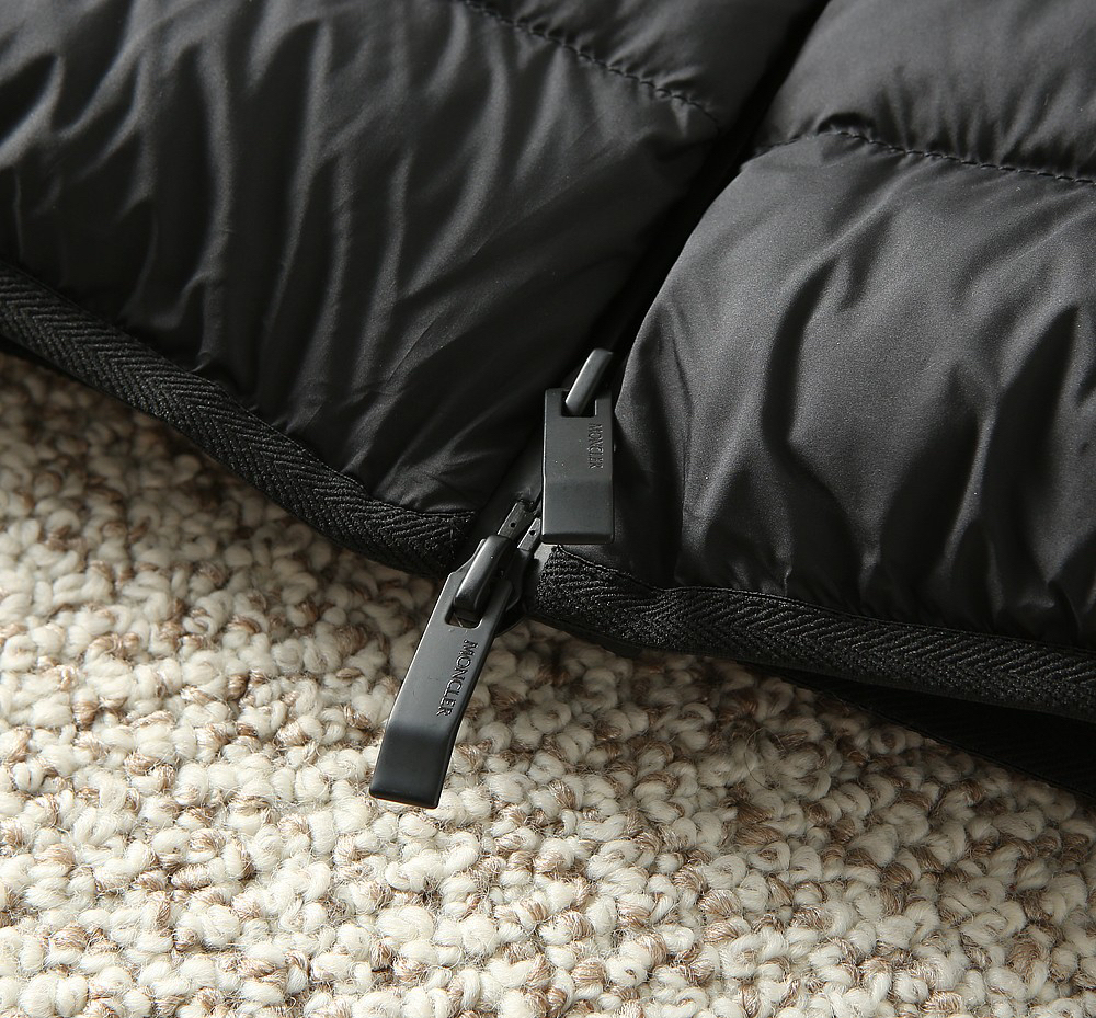 モンクレール「Moncler」秋冬 ニット調ダウンジャケット