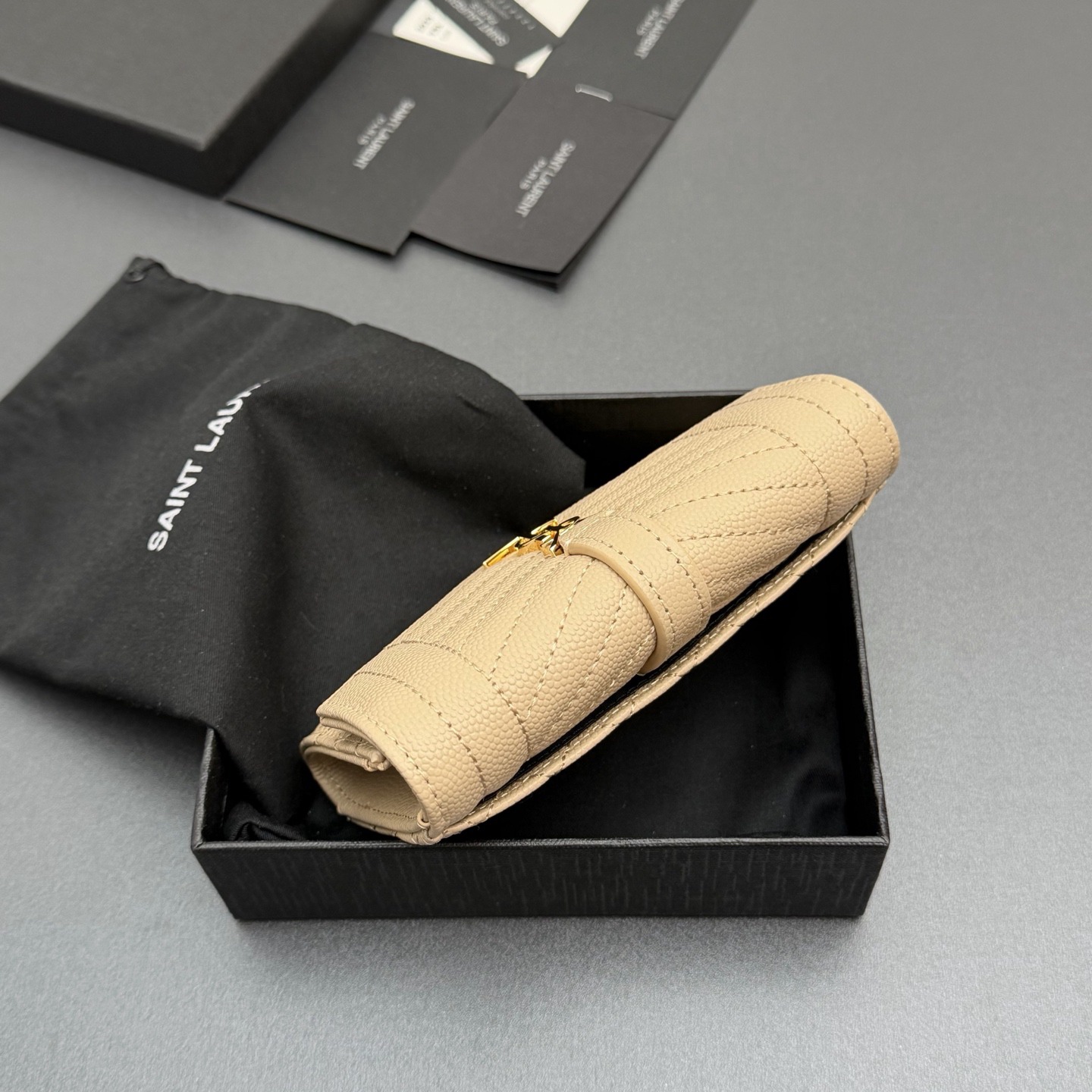 2026サンローラン「Saint Laurent MATELASSE プティ エンベロープ ウォレット