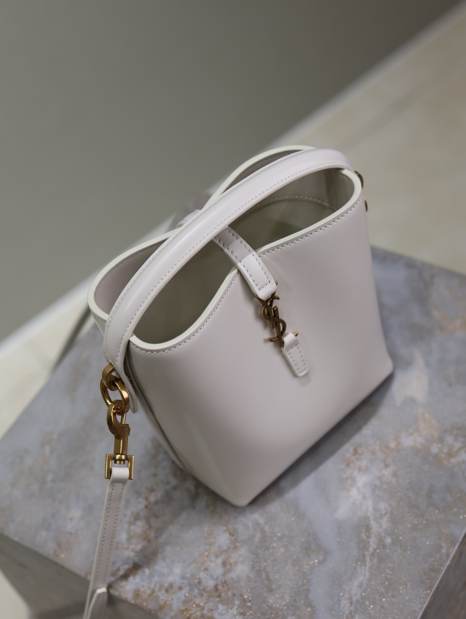 2026サンローラン「Saint Laurent LE 37 ミニ スムースカーフレザー バケツバッグ
