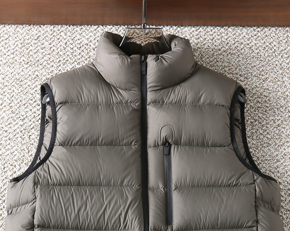 モンクレール「Moncler」秋冬 ダウンベストアウター
