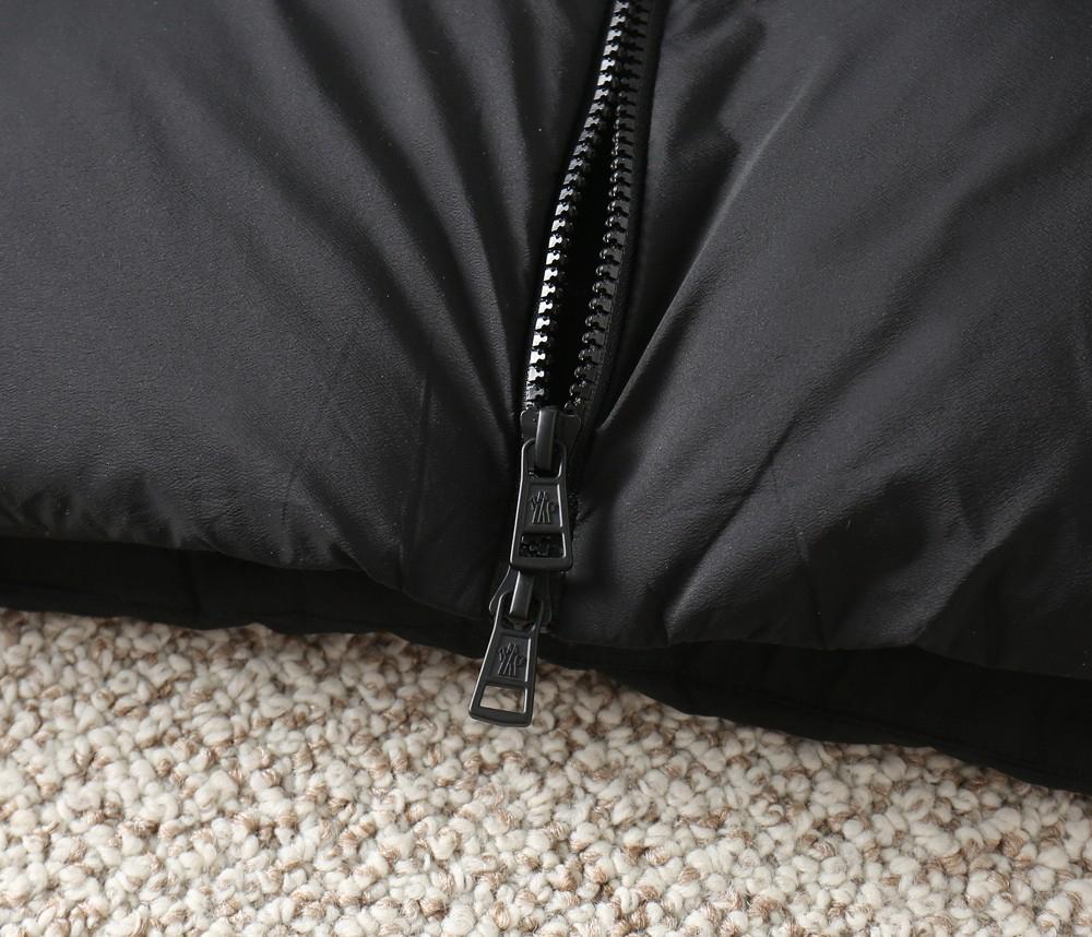 モンクレール「Moncler」秋冬 フード付きダウンジャケット