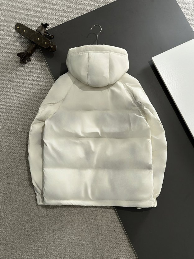 バレンシアガ「Balenciaga」‌秋冬フード付きダウンジャケット