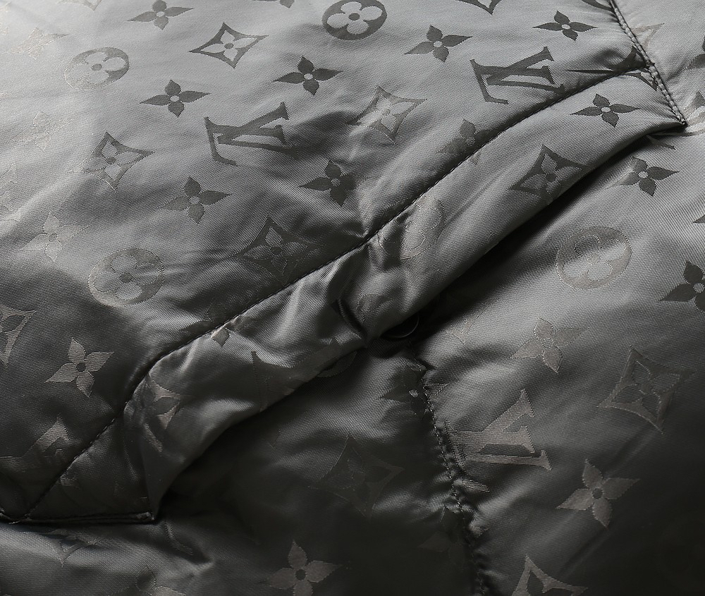 ルイ・ヴィトン「Louis Vuitton」秋冬コレクション ダウンジャケット