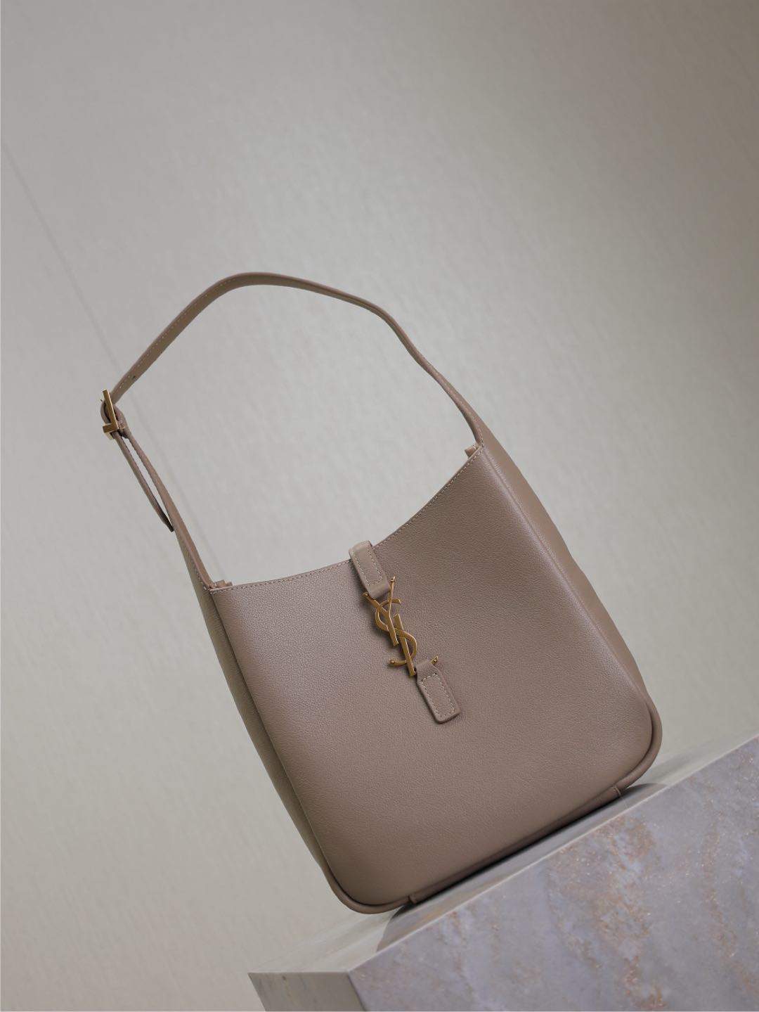 2026サンローラン「SAINT LAURENT LE 5 À 7 スモール ソフト ショルダーバッグ