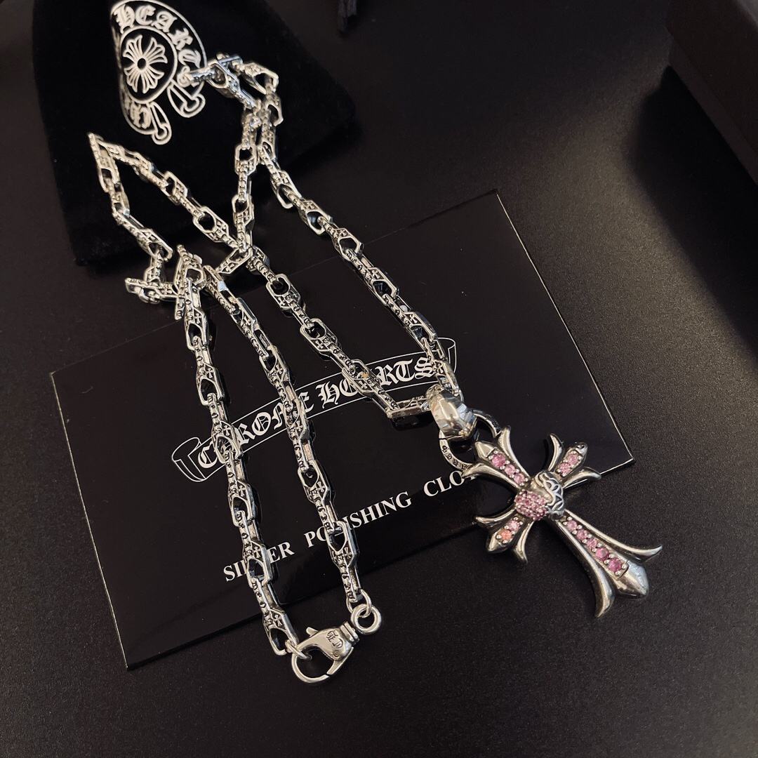 クロムハーツ「Chrome Hearts」のクラシックネックレス - 日常に上品なアクセントを添えるユニセックスモデル