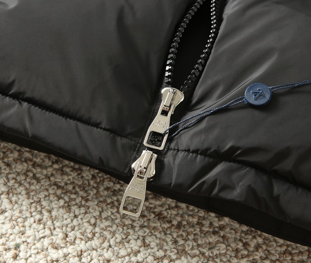 ルイ・ヴィトン「Louis Vuitton」秋冬コレクション ダウンジャケット