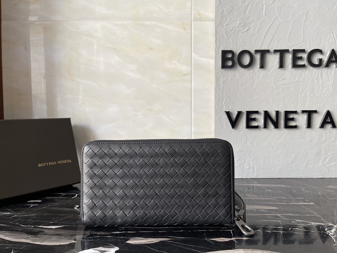 ボッテガ・ヴェネタ「Bottega Veneta」イントレチャート ザッパー ウォレット