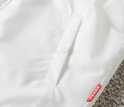 プラダ「Prada」秋冬 フード付きアウター