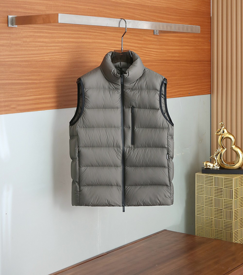 モンクレール「Moncler」秋冬 ダウンベストアウター