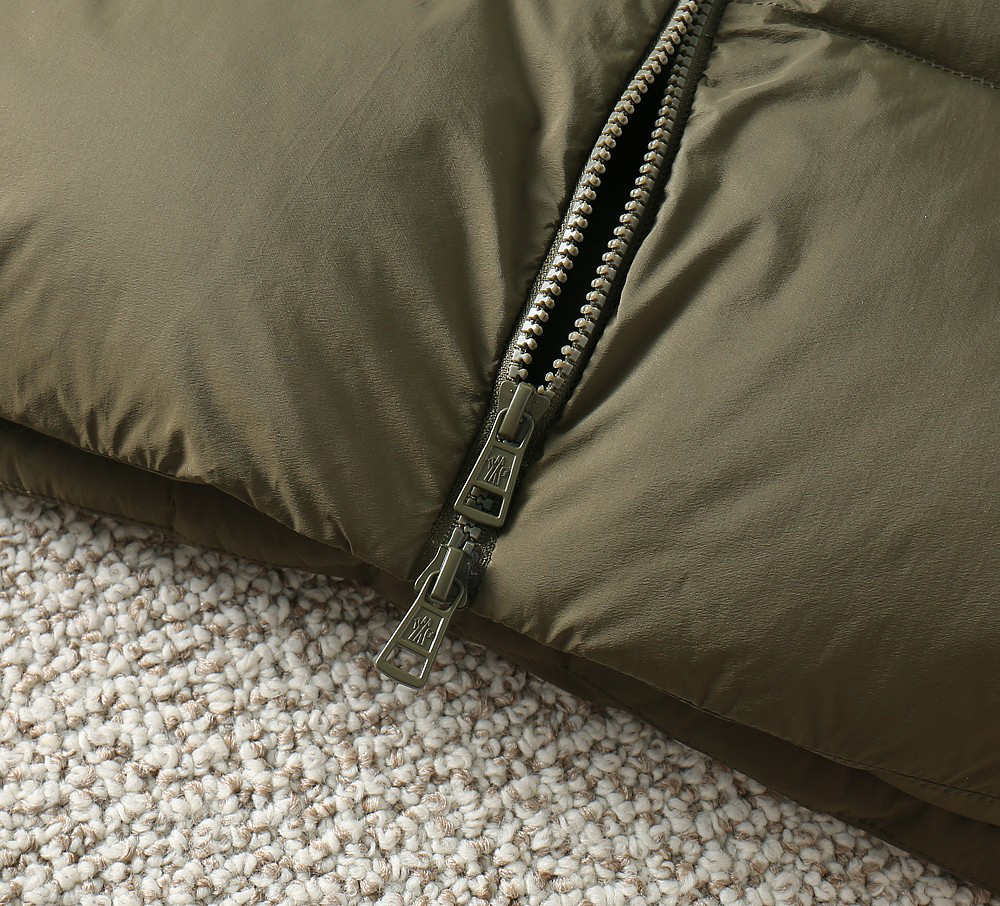 モンクレール「Moncler」秋冬 フード付きダウンジャケット