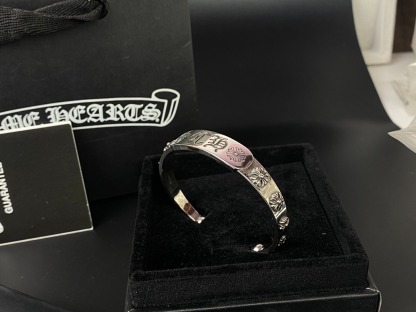 クロムハーツ「Chrome Hearts」Fleur-de-Lis Cross Cuff Bracelet