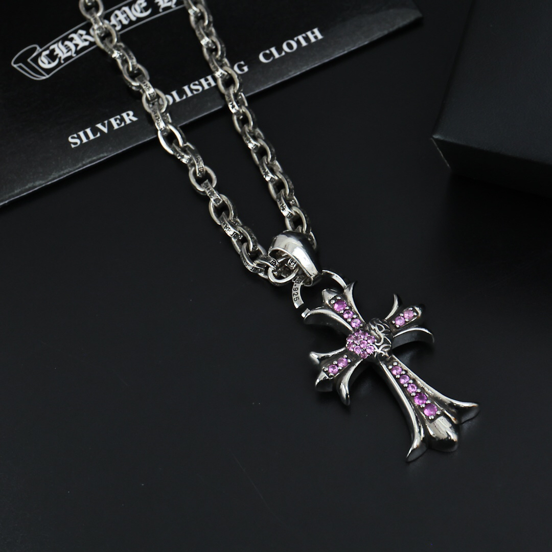 クロムハーツ「Chrome Hearts」のクラシックネックレス - 日常に上品なアクセントを添えるユニセックスモデル