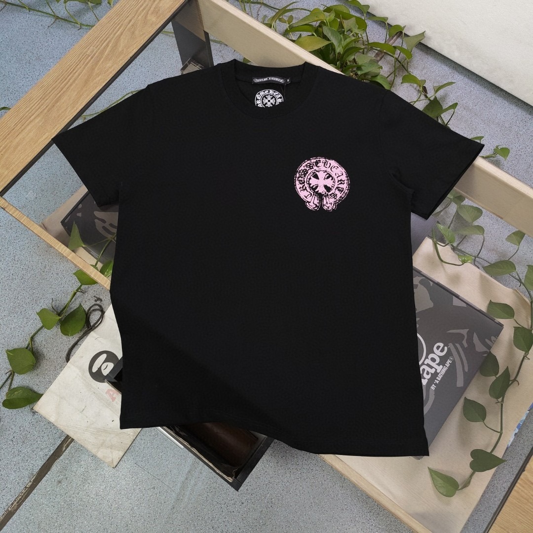 クロムハーツ「Chrome Hearts」クロス＆サンスクリット フォームプリントTシャツ