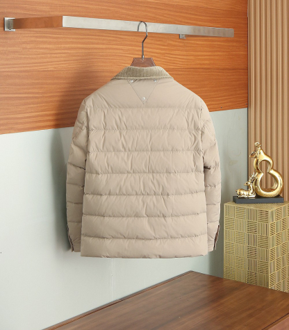 プラダ「Prada」秋冬ダウンジャケット