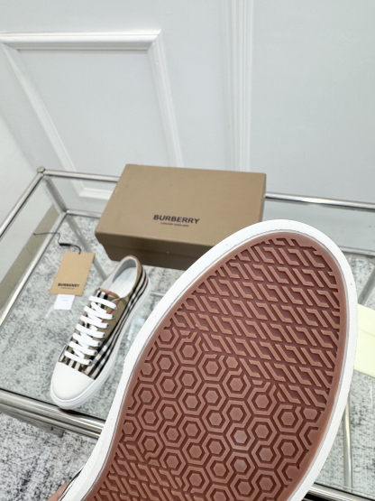 バーバリー「Burberry」バーバリー テラス スニーカー / ユニセックスキャンバスシューズ