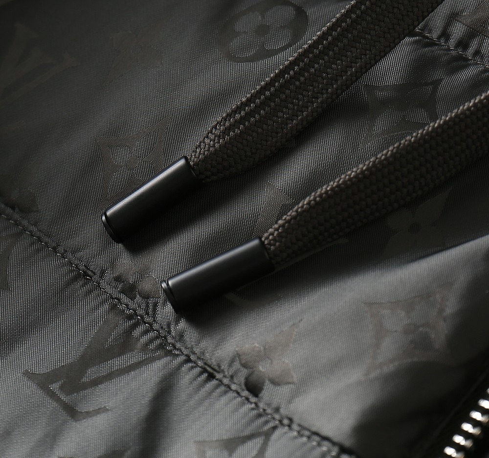 ルイ・ヴィトン「Louis Vuitton」秋冬コレクション ダウンジャケット