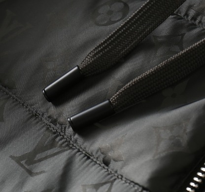 ルイ・ヴィトン「Louis Vuitton」秋冬コレクション ダウンジャケット