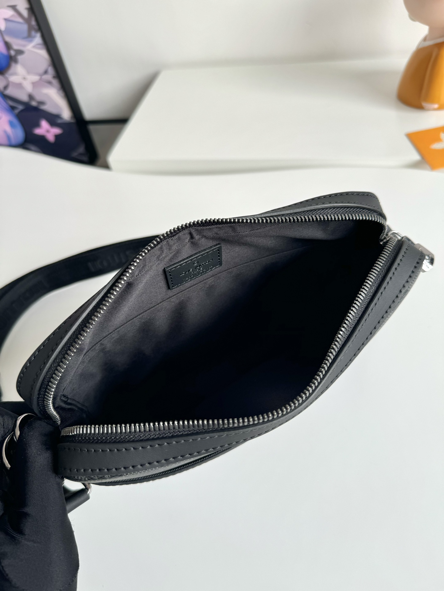 ルイ・ヴィトン「Louis Vuitton」スタイリッシュ メッセンジャーバッグ